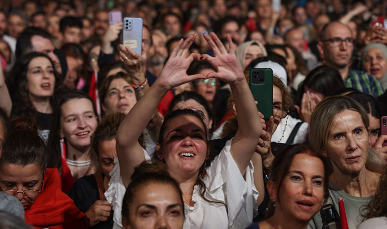 İstanbul'da Cumhuriyet Bayramı coşkusu: Her yer kırmızı beyaz