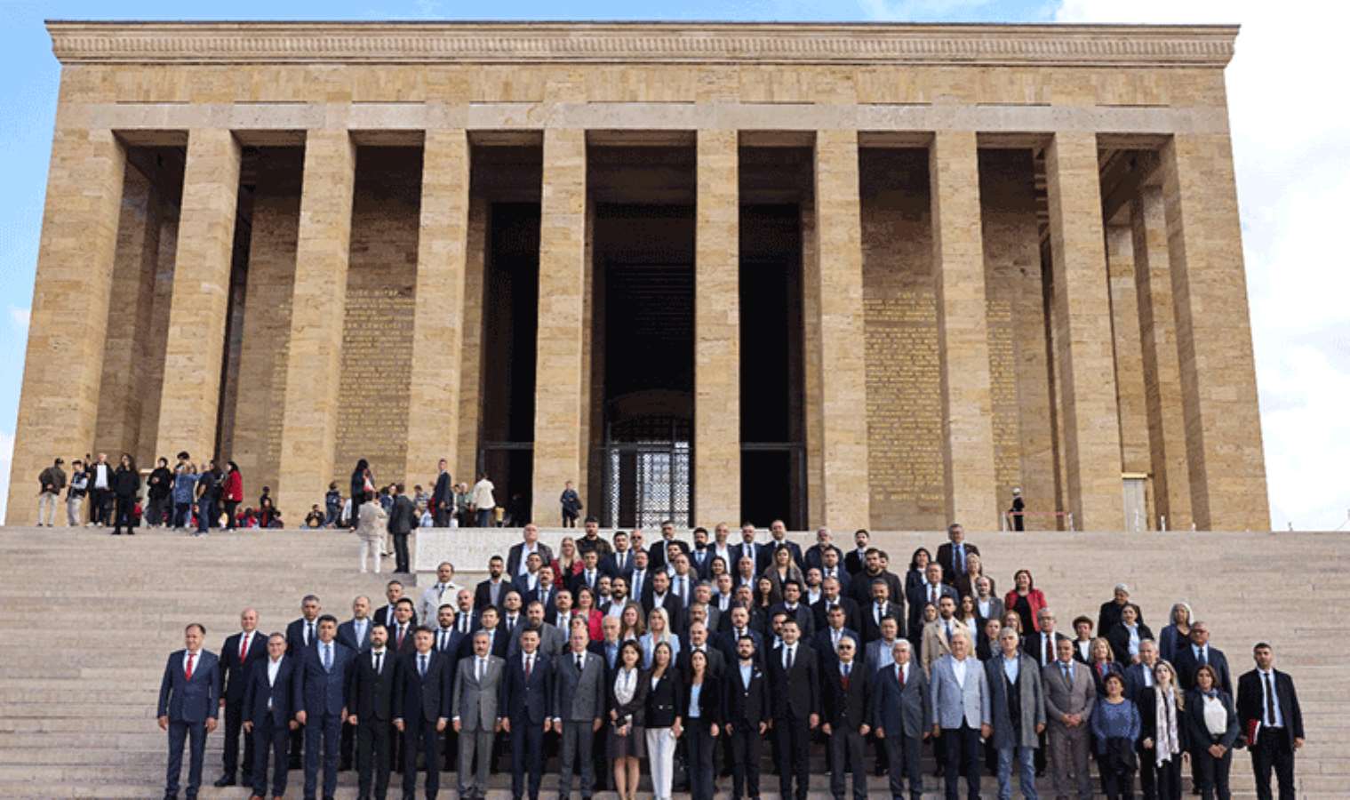 CHP İstanbul İl Başkanı Özgür Çelik ve yeni İstanbul İl Yönetimi'nden Anıtkabir'e ziyaret