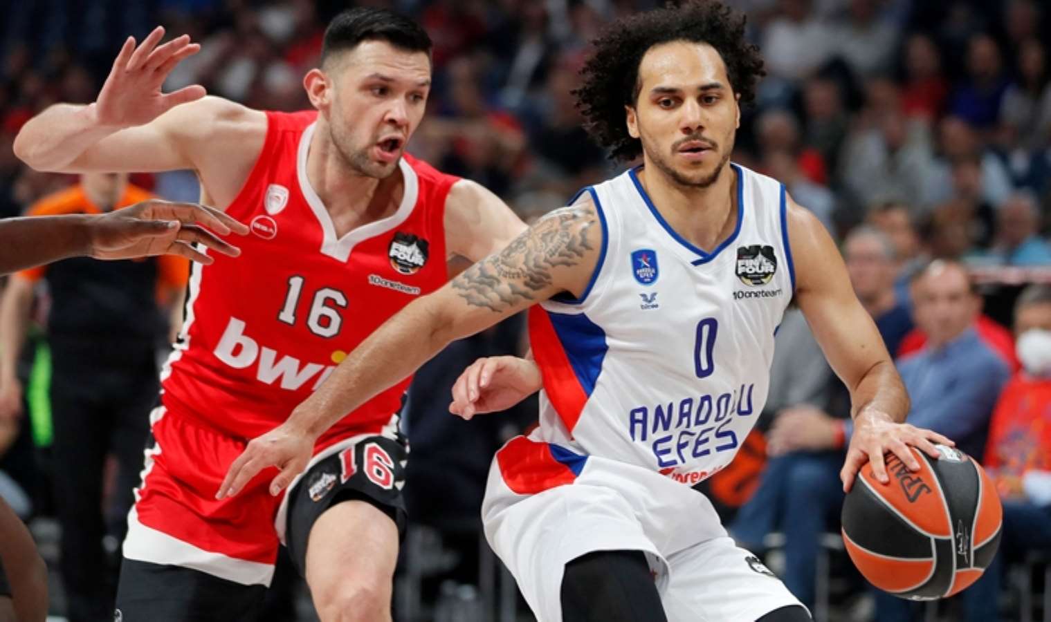 Anadolu Efes resmen açıkladı... 5 maç ceza alan Shane Larkin'den kötü haber!