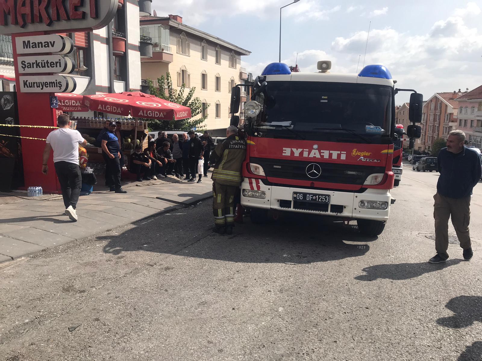 Ankara'da dumandan etkilenen ve tedavi altına alınan itfaiye eri şehit oldu