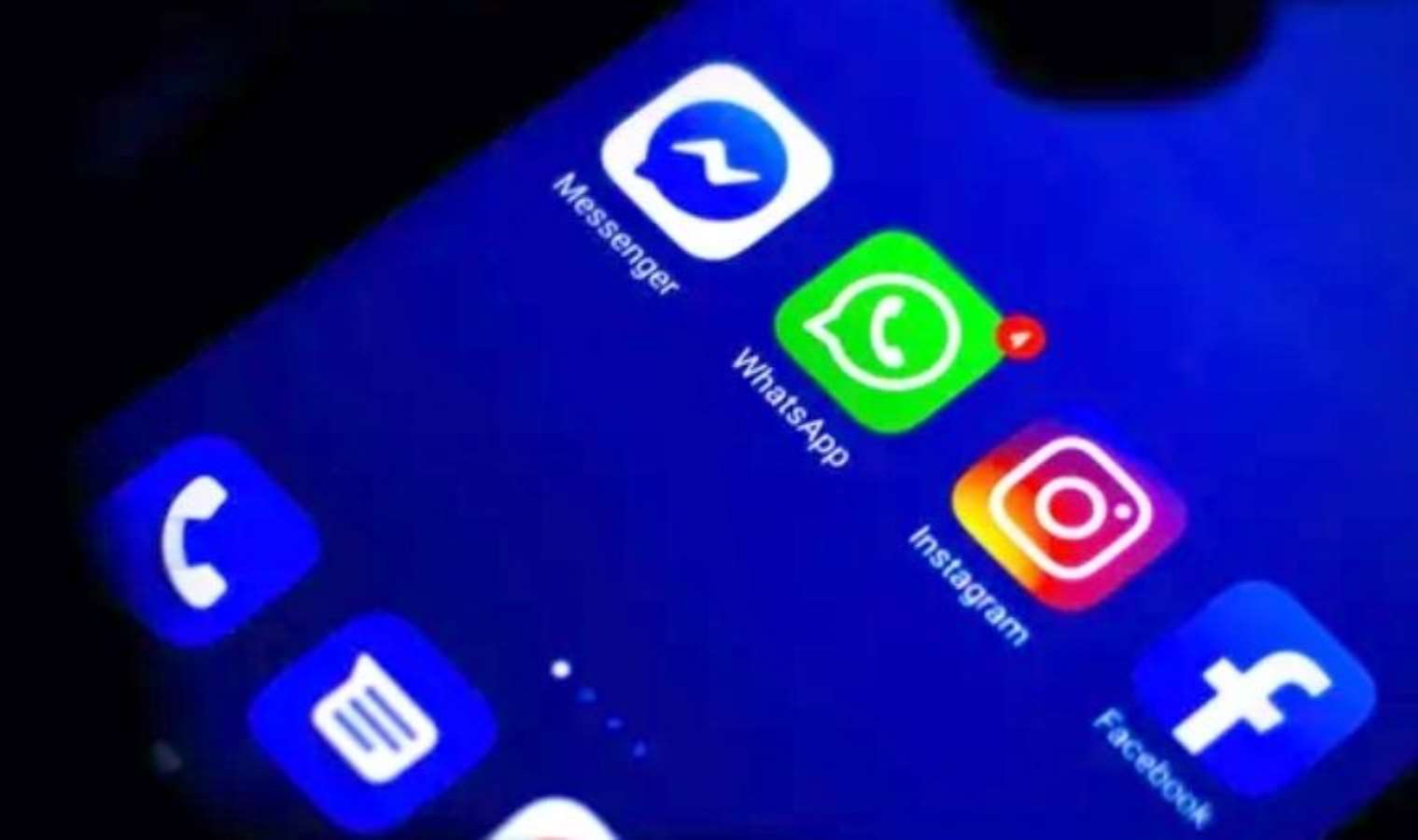 iPhone ve iPad'de Facebook'un karanlık modu nasıl etkinleştirilir?