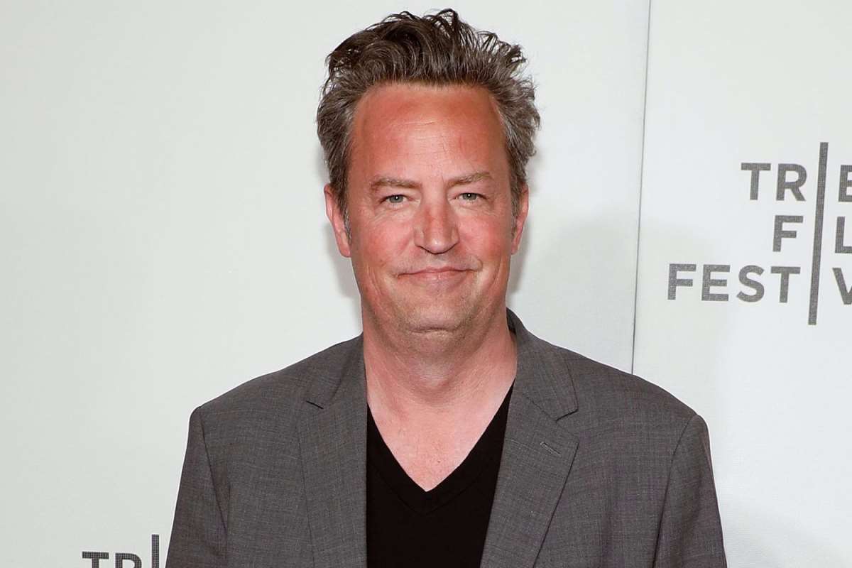 Friends dizisinin yıldızı Matthew Perry hayatını kaybetti