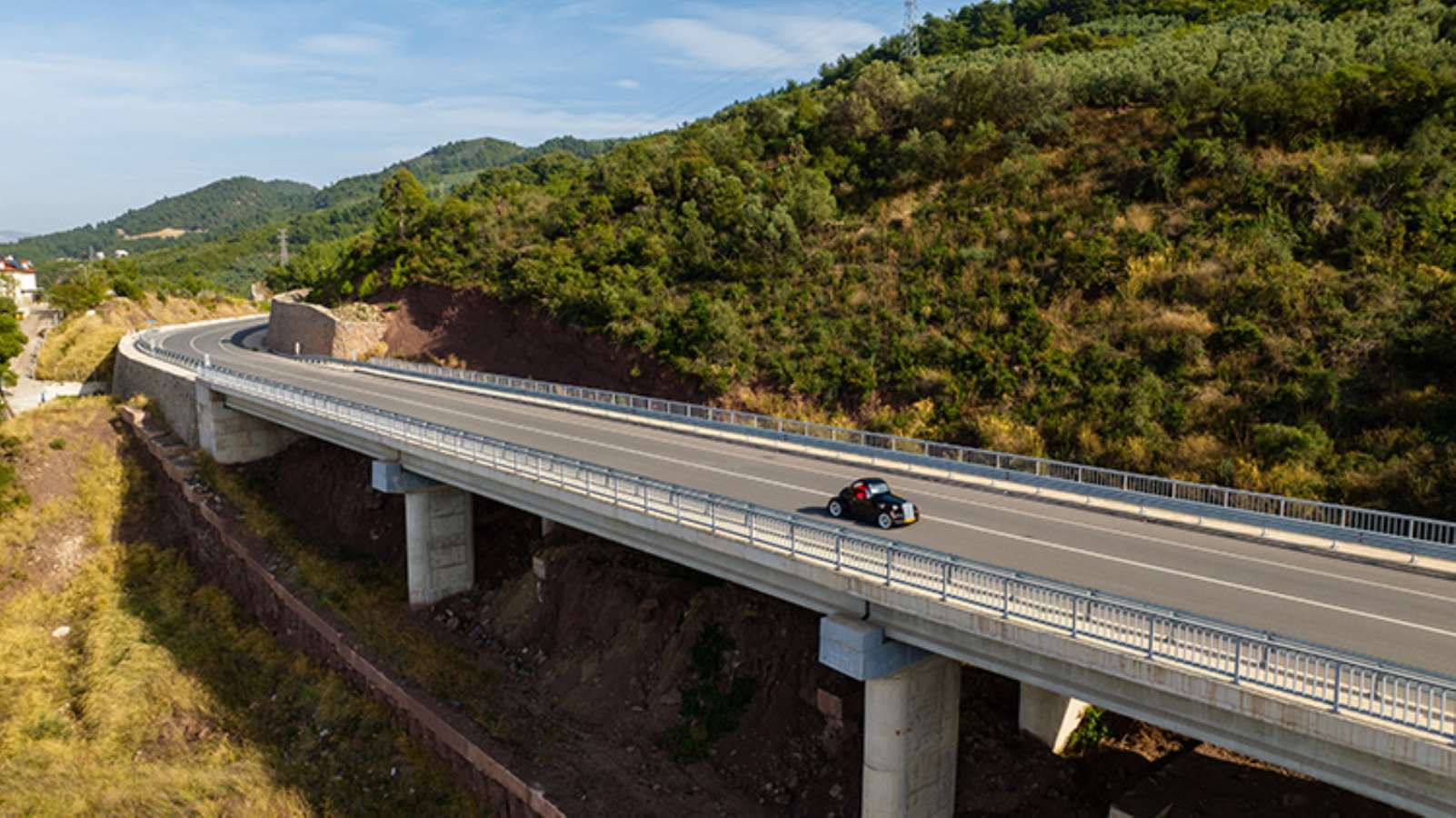 Cumhuriyet'in 100. yılına özel elektrikli otomobil geliştirildi