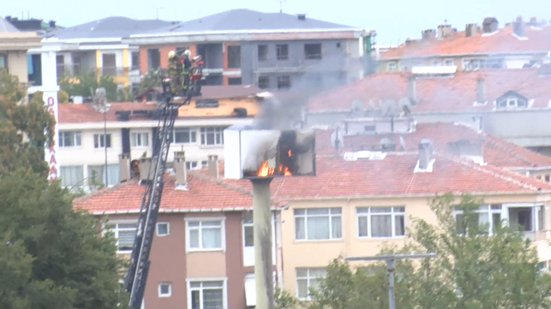 Bakırköy Sadi Konuk Eğitim ve Araştırma Hastanesi'nin bahçesinde yangın!