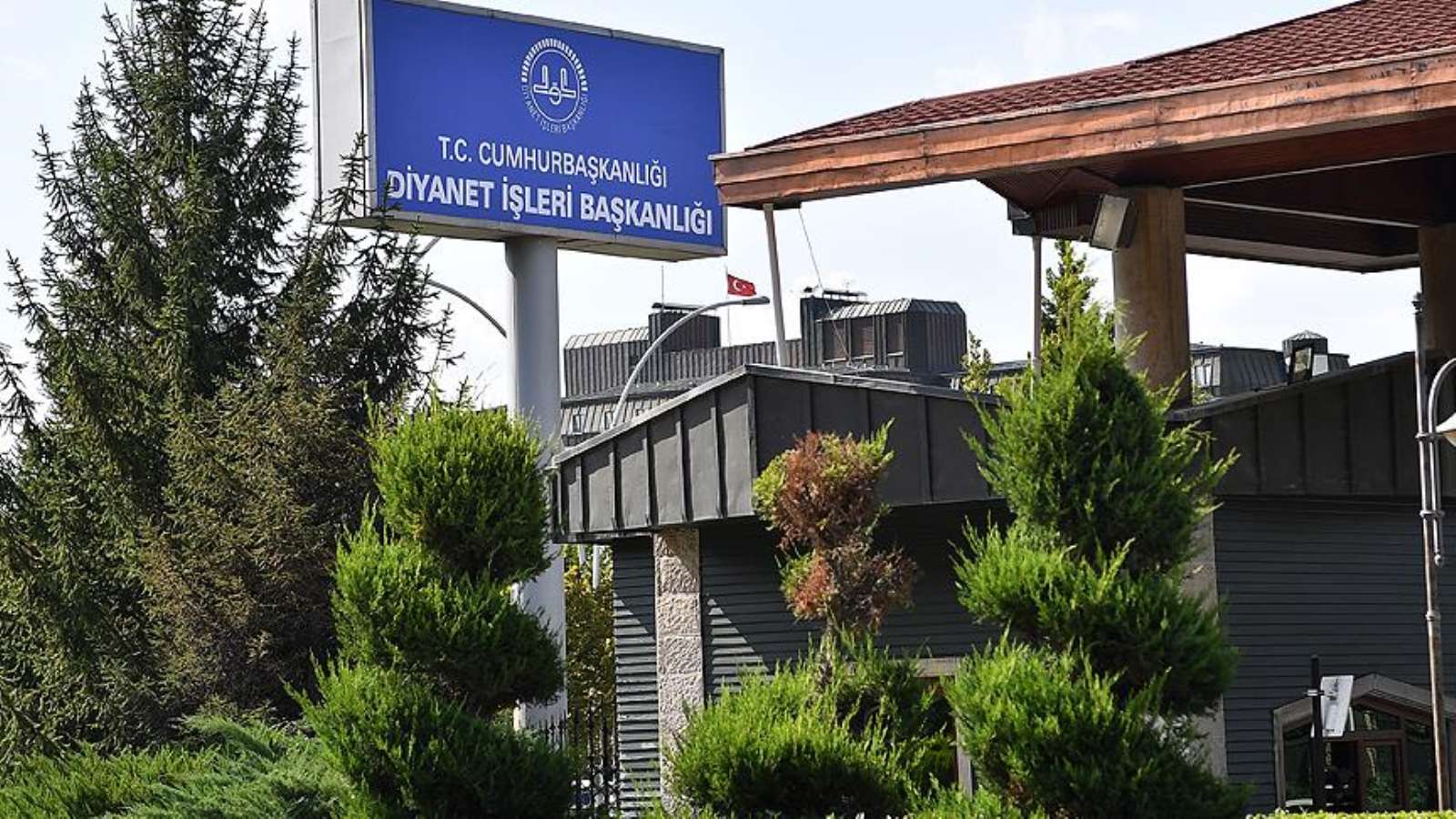 Yükü yurttaş sırtlayacak: Bütçe Saray'a ve Diyanet'e gidecek!