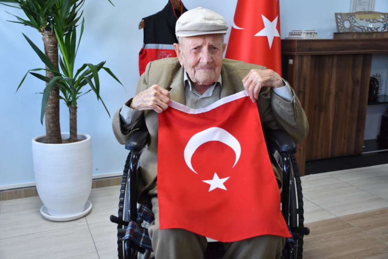 100 yaşındaki Mehmet amca, Atatürk ile konuştuğu günü unutamıyor: Bana 'Niçin ağladın?' diye sordu