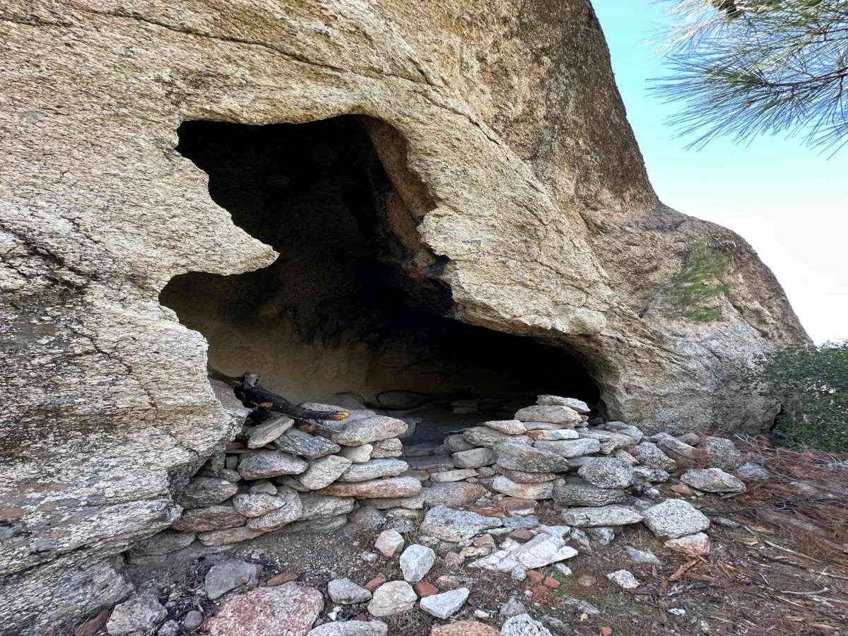 Yaklaşık 1500 yıldır ayakta olan Stylos Manastırı zamana direniyor