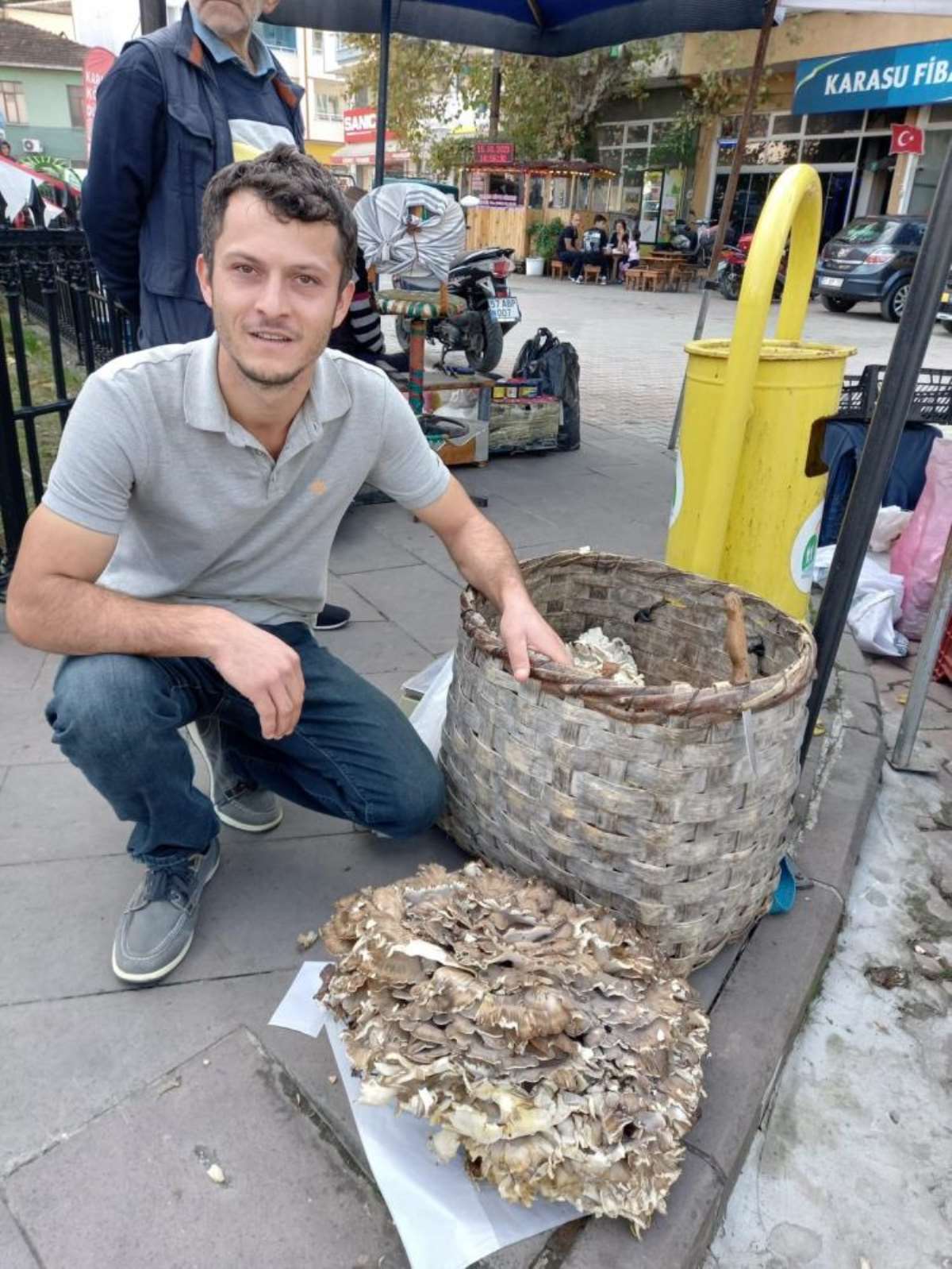 Kestane toplamak için gitti, dev mantar ile geri göndü! Tam 17 kilo...