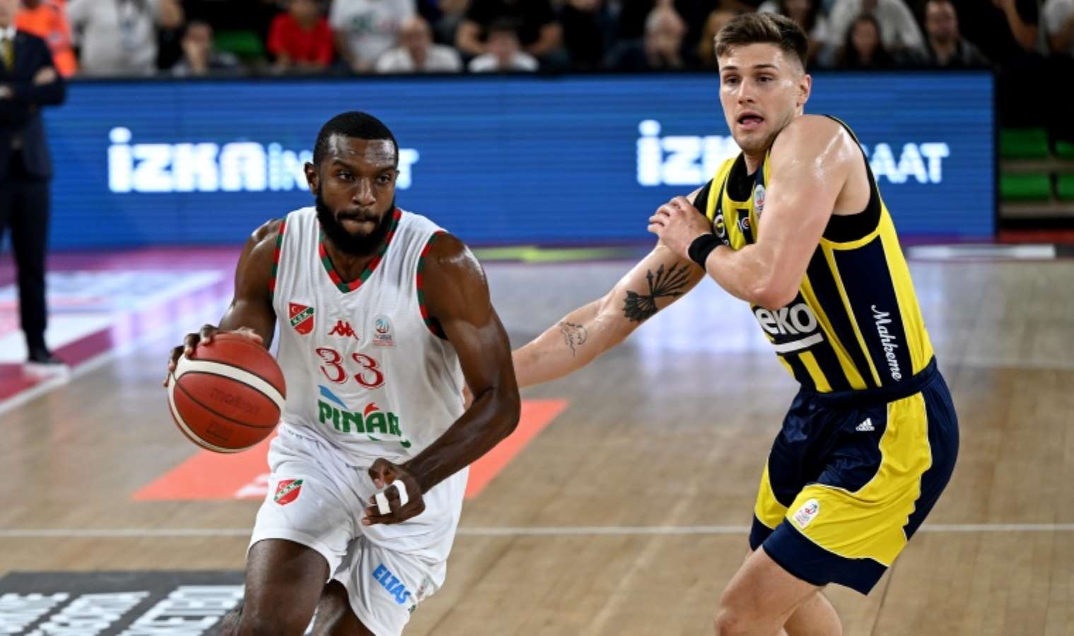 İzmir'de dev maç... Pınar Karşıyaka, Fenerbahçe Beko'yu devirdi!