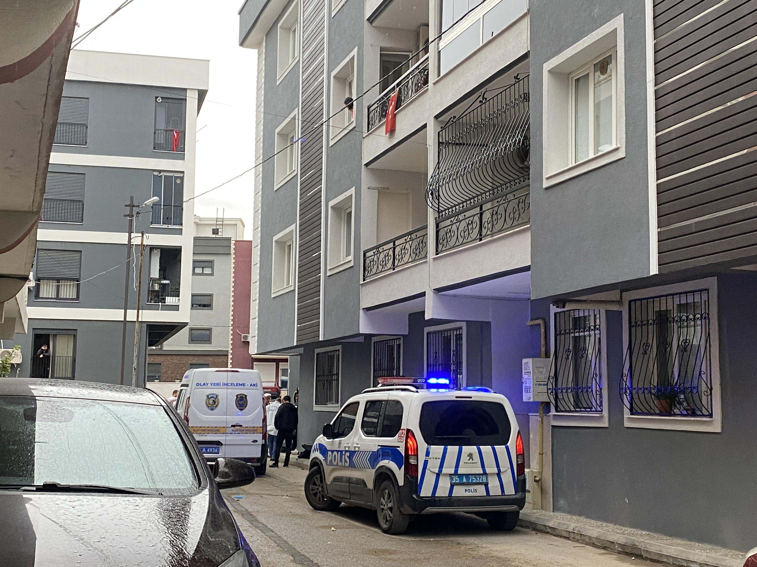 İzmir'de hafif ticari araca silahlı saldırı: 1 ölü, 2 yaralı