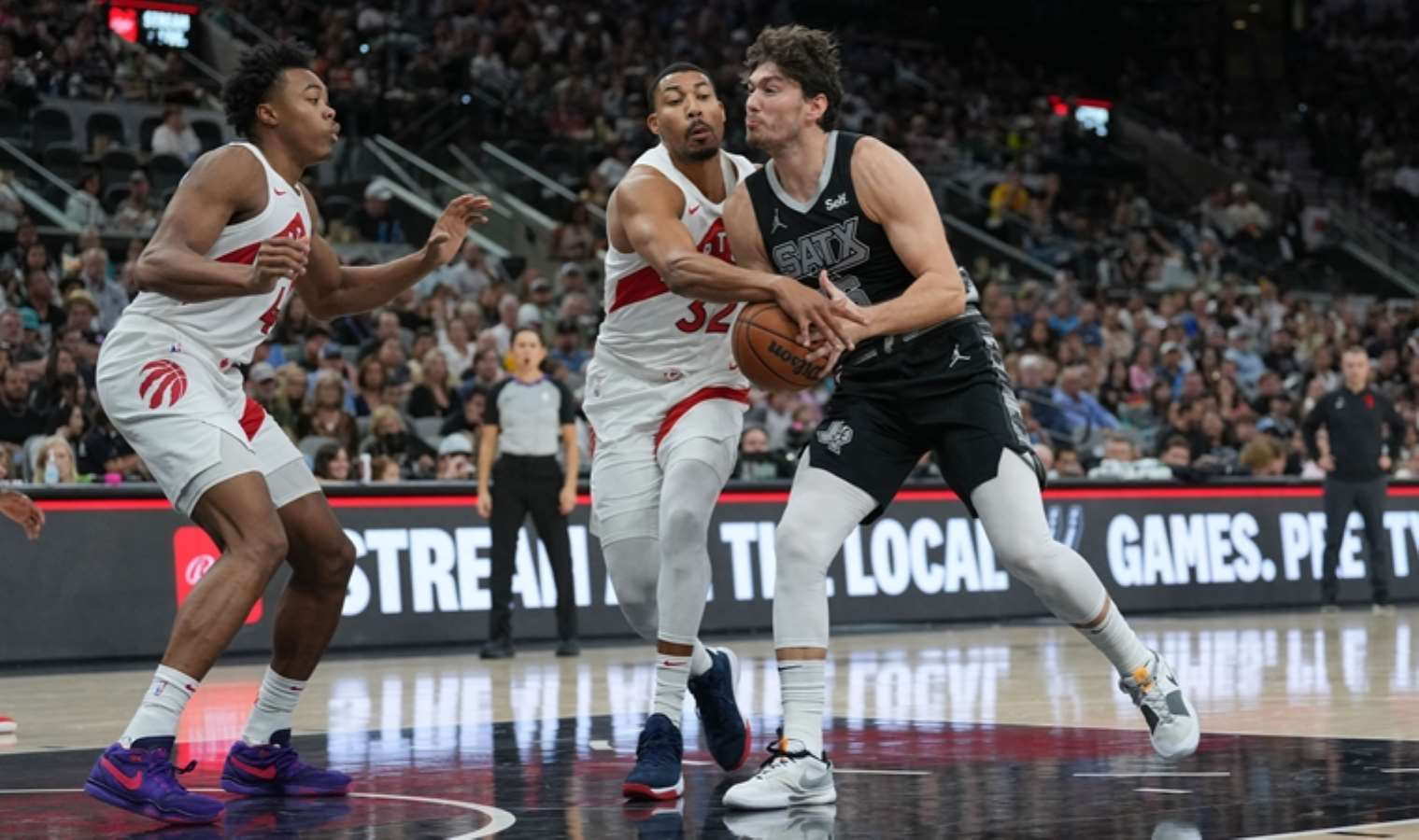 NBA'de Cedi Osman'ın takımı San Antonio Spurs, kendi evinde kayıp!