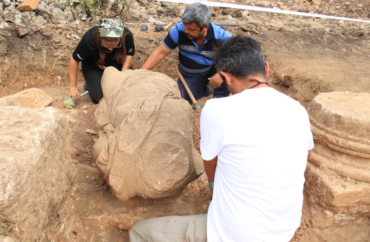 Anemurium Antik Kenti'nde ilk defa kadın heykeli bulundu