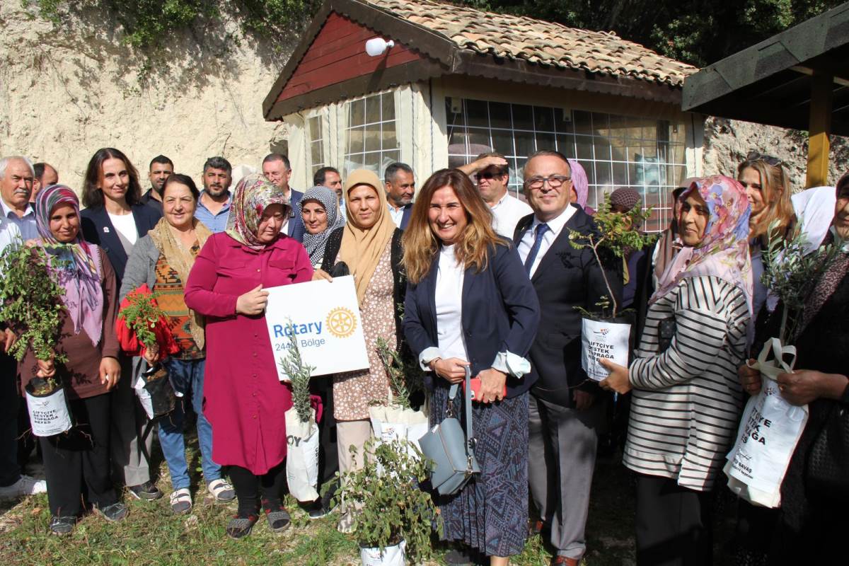 İzmir’den Hatay’a yardımlar sürüyor