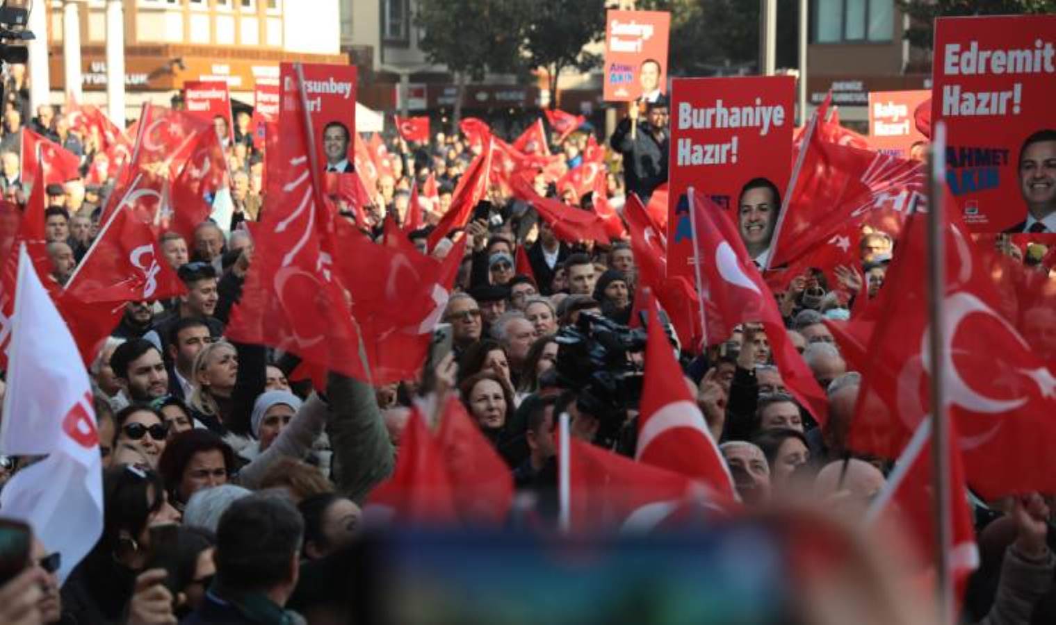 CHP'li Ahmet Akın, Balıkesir'de coşkuyla karşılandı: 'Yeni yönetim, yeni anlayış...'