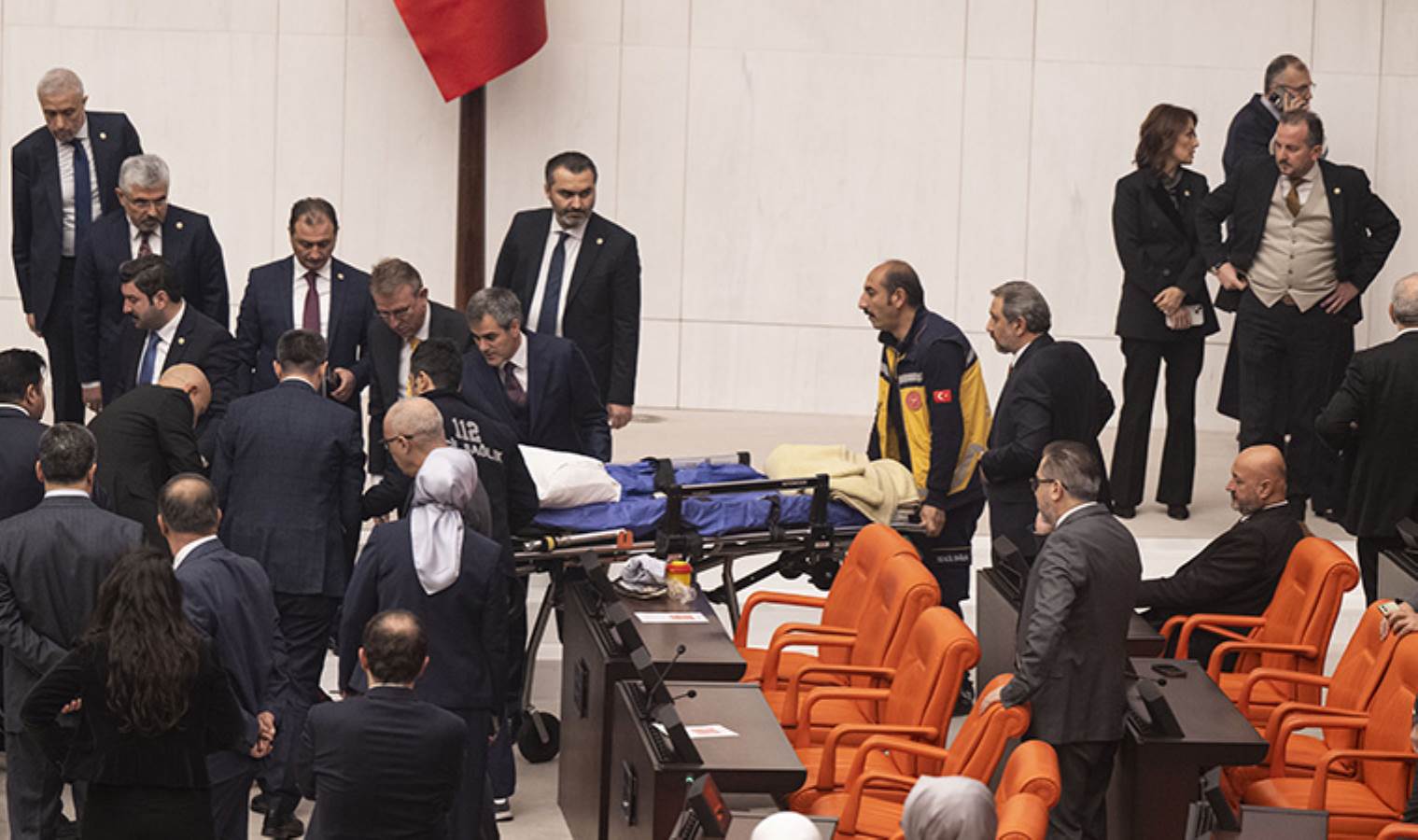 Fahrettin Koca'dan Hasan Bitmez'in sağlık durumuna ilişkin açıklama: Durumu son derece kritik ve ciddi