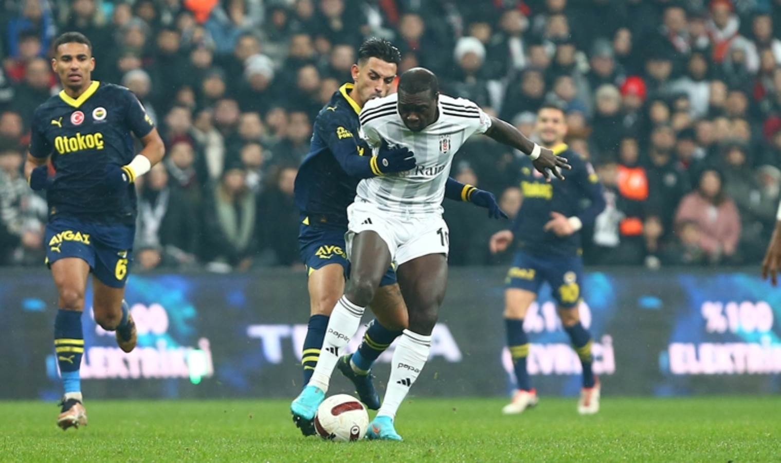 Eski hakemler Beşiktaş - Fenerbahçe maçını değerlendirdi: İşte dev derbinin tartışmalı pozisyonları!