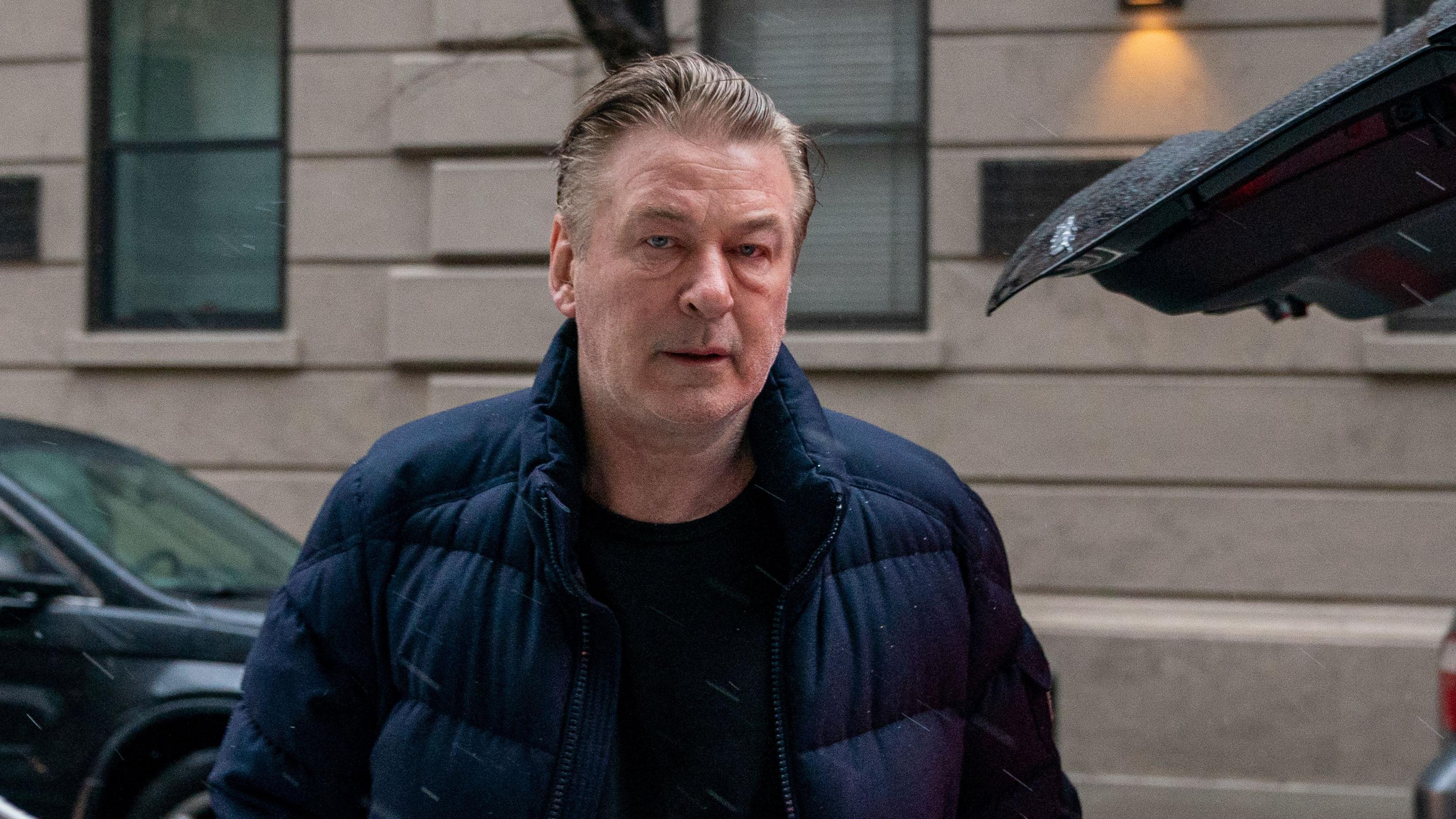 Alec Baldwin'e yeniden taksirle öldürme suçlaması yöneltildi