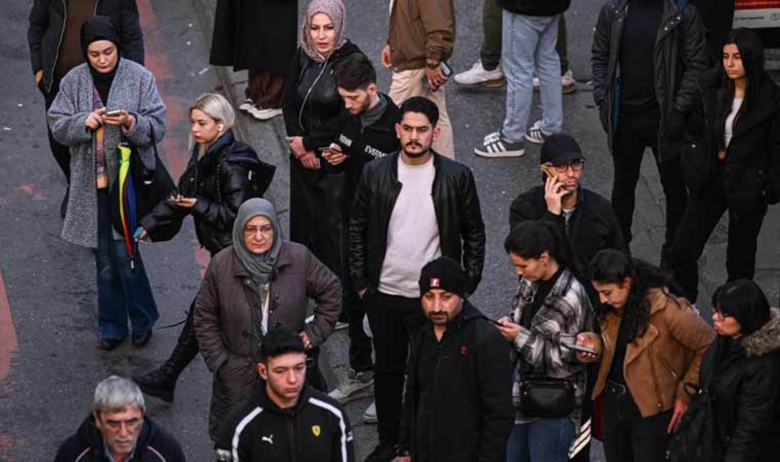 İstanbul'da yeni yılın ilk mesai gününde çekilen fotoğraflar gündem oldu: 'Yorgun ve mutsuz yüzler, tüm ülke gibi...'