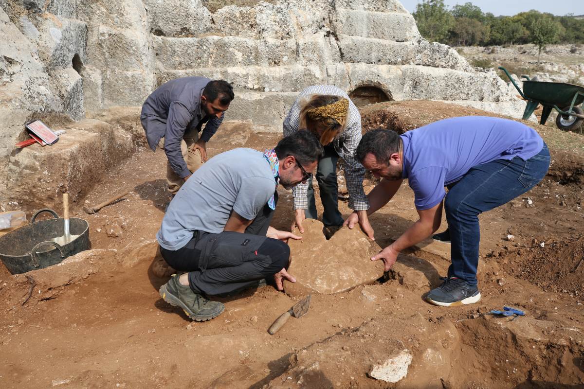 Diyarbakır'da eski taş ocağındaki kazıda 54 çocuğa ait mezarlık bulundu