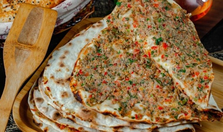 Bu tarif ile evde lahmacun yapmak çok kolay: Çıtır çıtır lahmacun tarifi!