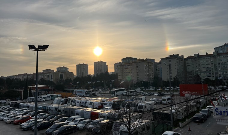 İstanbul'da gökyüzünde ilginç görüntü