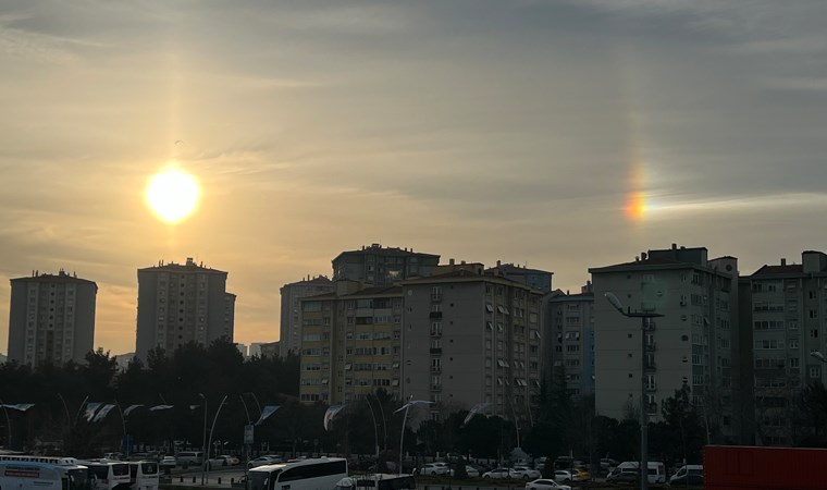 İstanbul'da gökyüzünde ilginç görüntü