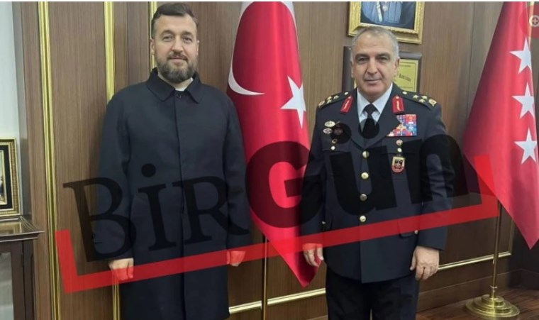 Karargahtaki o fotoğraf üzerine kritik açıklama: 'Boşalan kadroları bölüştürüyorlar...'