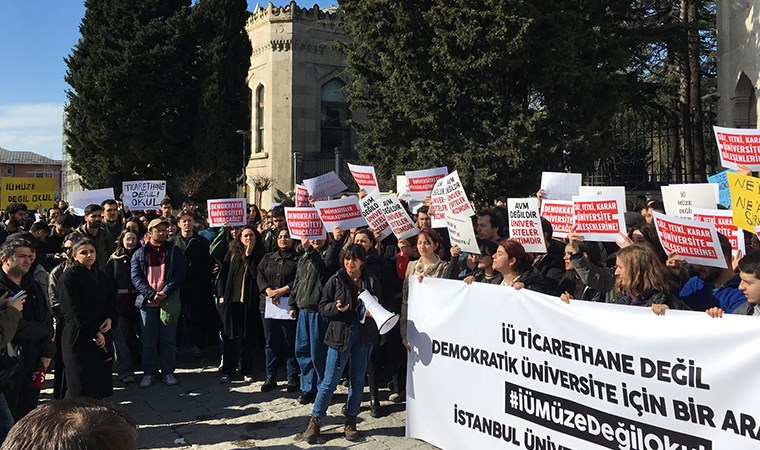 İstanbul Üniversitesi öğrencilerinden 'Duvarsız üniversite' eylemi: ‘Rektörün şahsi malı gibi işliyor’