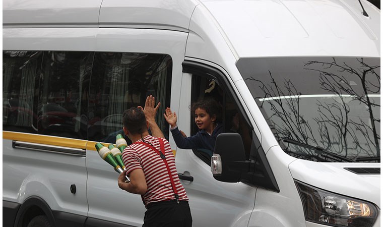 Ankara trafiğinde jonglör eğlencesi