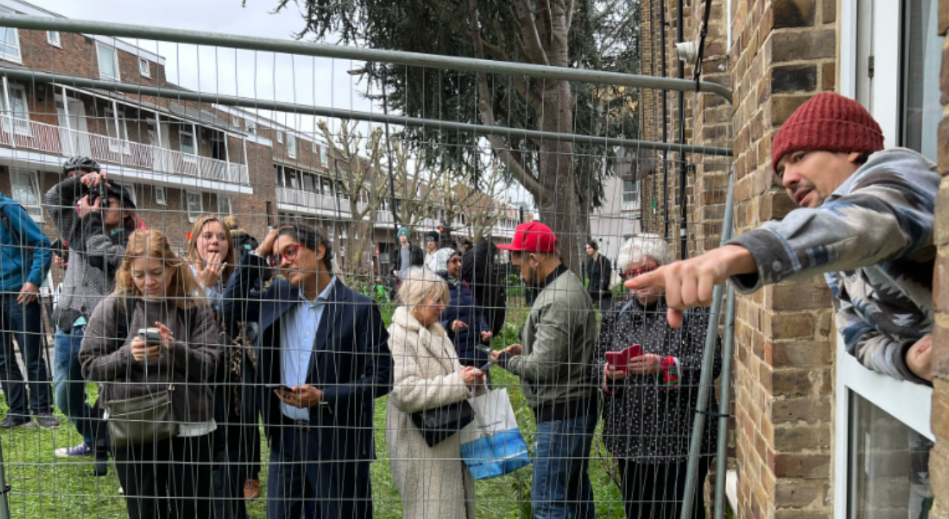 Banksy duvarına resim yaptı: Bir anda ünlendi