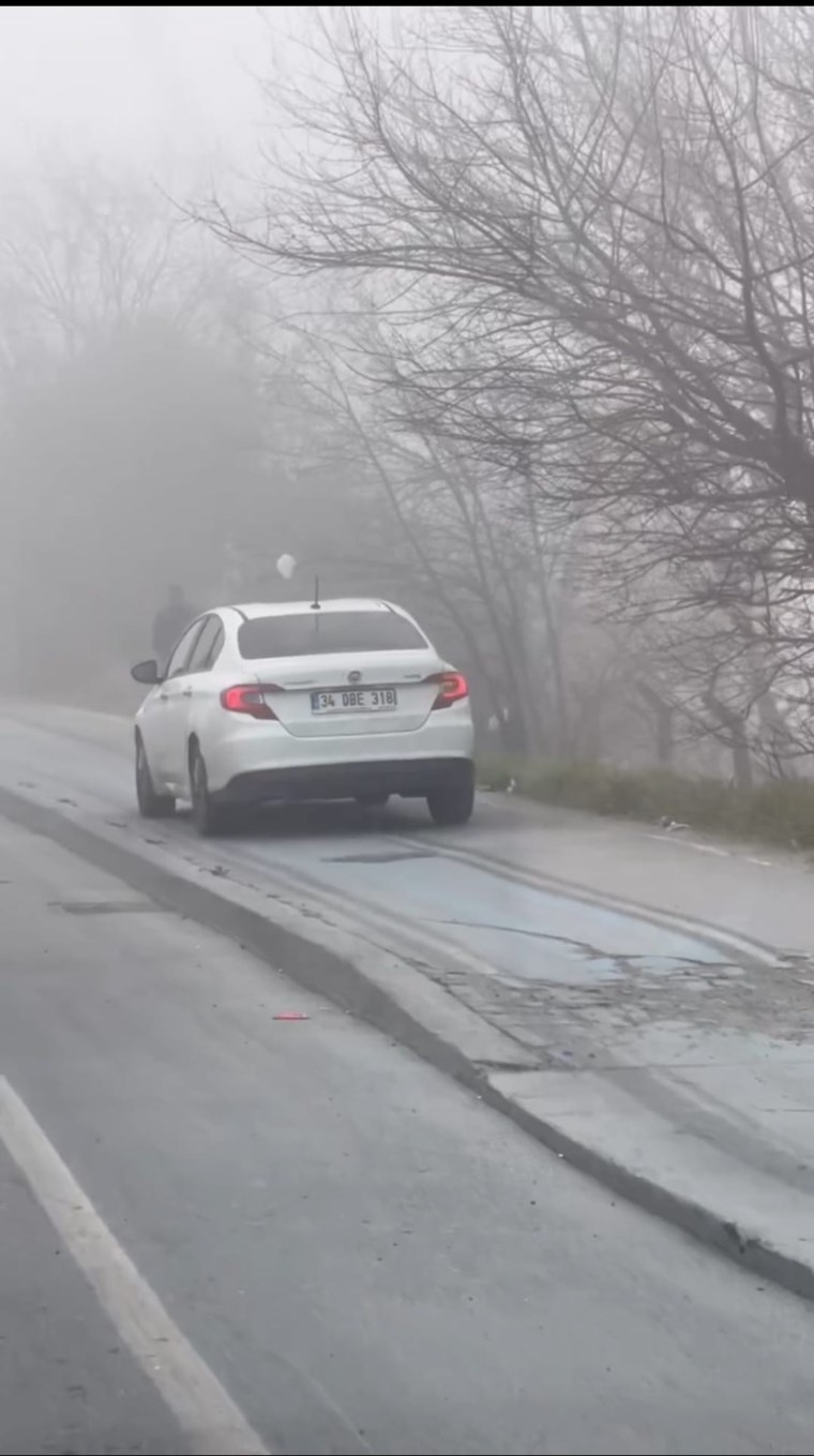 Cadde yerine kaldırımdan gitti: Yayalardan yol istedi!