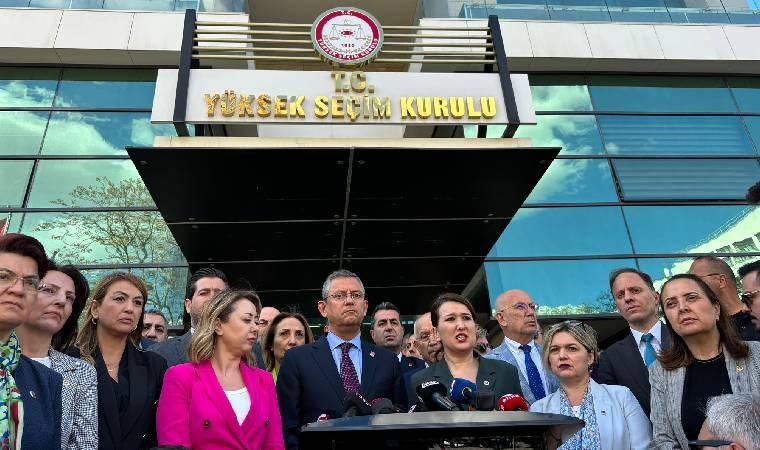 Son dakika... CHP lideri Özgür Özel, Yüksek Seçim Kurulu önünde!