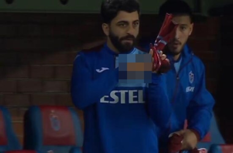 Trabzonsporlu Umut Bozok'tan teknik ekibe el hareketi: Taraftardan büyük tepki...