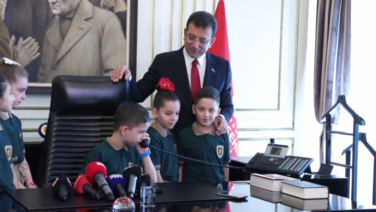 İmamoğlu koltuğunu 3'üncü sınıf öğrencisi Ali Selim'e devretti