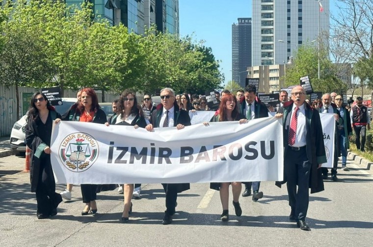 İzmir Barosu: Cumhuriyeti savunmaktan vazgeçmeyeceğiz