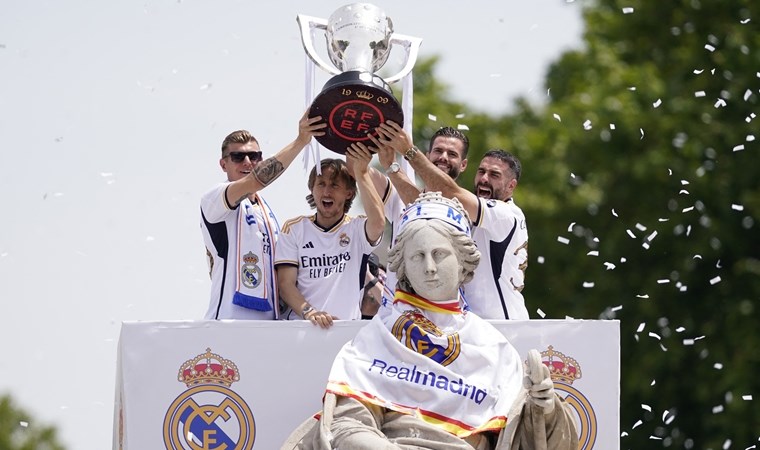 Arda Güler ilki yaşadı: Real Madrid'den görkemli kutlama!